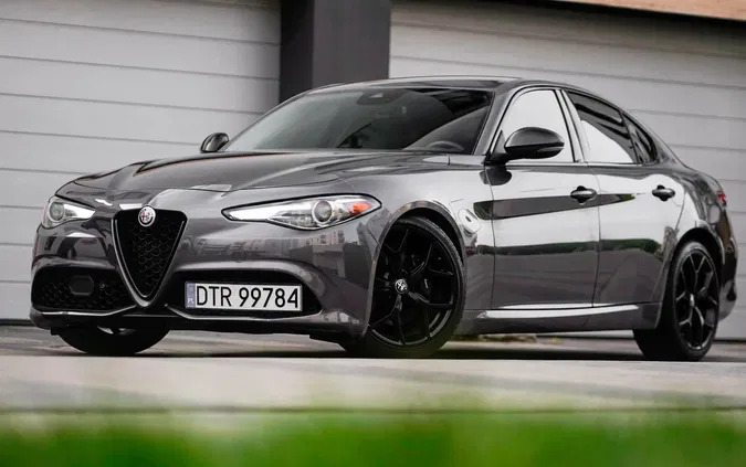 dolnośląskie Alfa Romeo Giulia cena 92700 przebieg: 83000, rok produkcji 2020 z Trzebnica